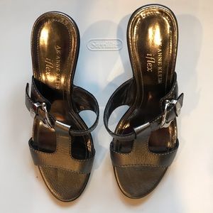 Like new Metallic Silver sandals